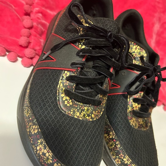 7-1/2 Alegria Sneakers with floral Design - Picture 9 of 12